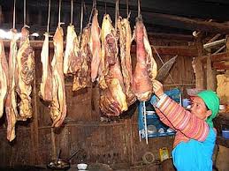 Heo gác bếp đặc sản của người Mông ở Sapa