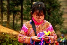 Nét đẹp trong trang phục phụ nữ Mông Mường Khương 