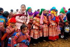 Nét đẹp trong trang phục phụ nữ Mông Mường Khương